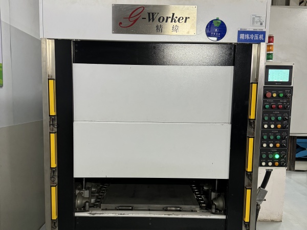 Cold pressing machine