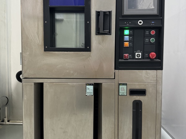 Constant temperature and humidity test chamber